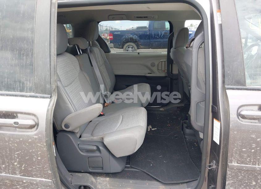 Photo 8 of 2021 Toyota Sienna LE (VIN 5TDKRKEC9MS034194)