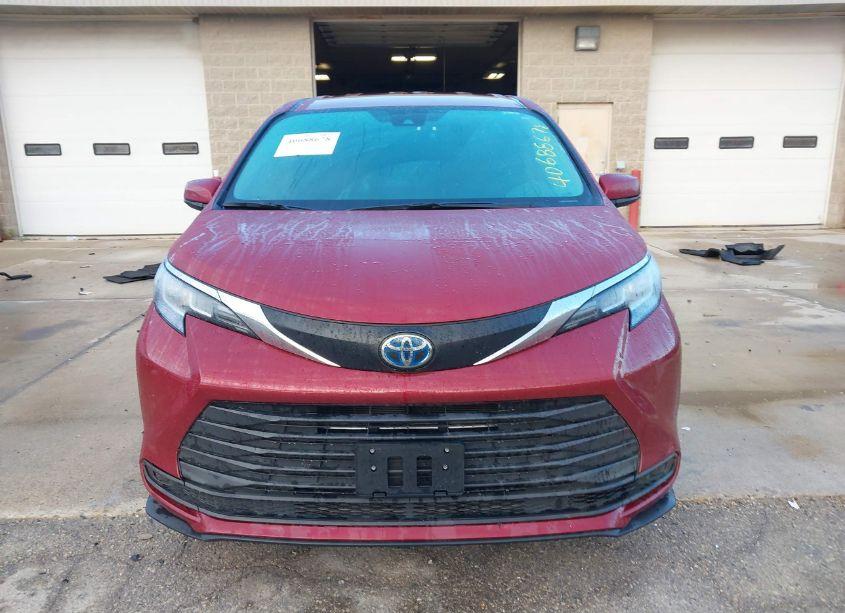 Photo 13 of 2021 Toyota Sienna LE (VIN 5TDKRKEC9MS043252)