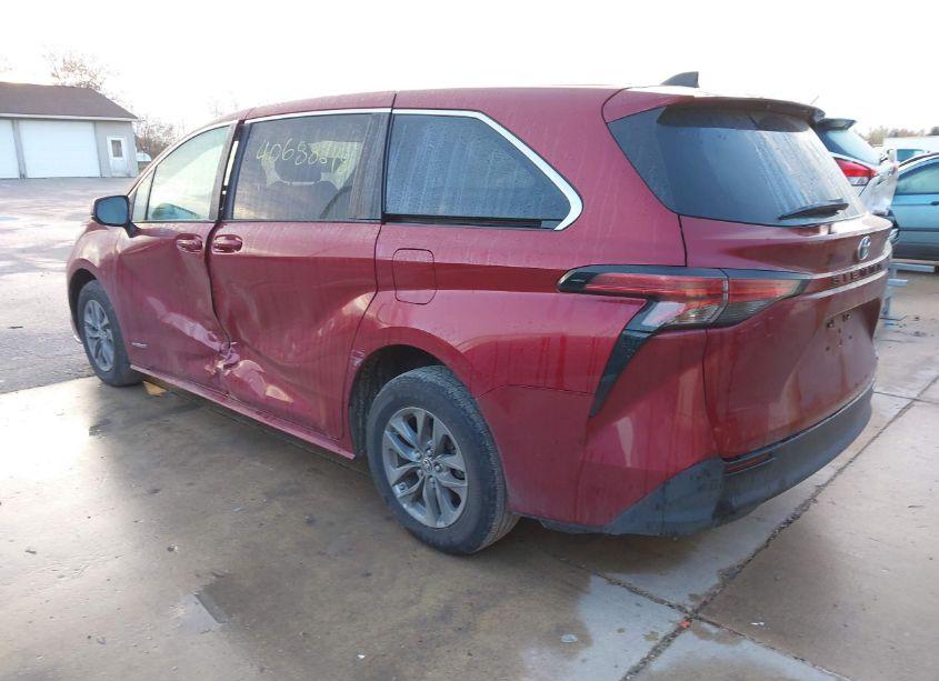 Photo 3 of 2021 Toyota Sienna LE (VIN 5TDKRKEC9MS043252)