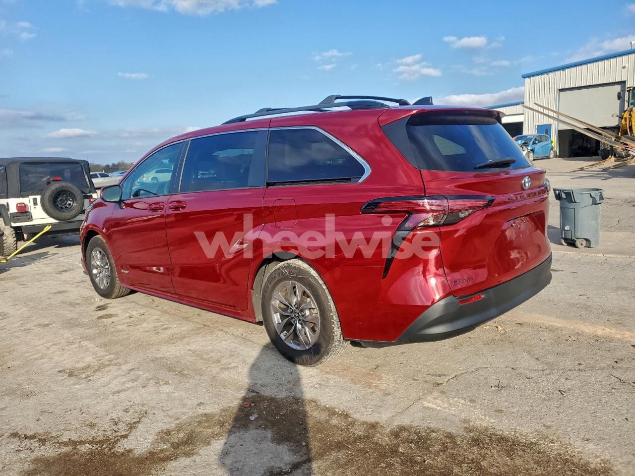 Photo 2 of 2021 TOYOTA SIENNA LE (VIN 5TDKRKEC9MS049424)