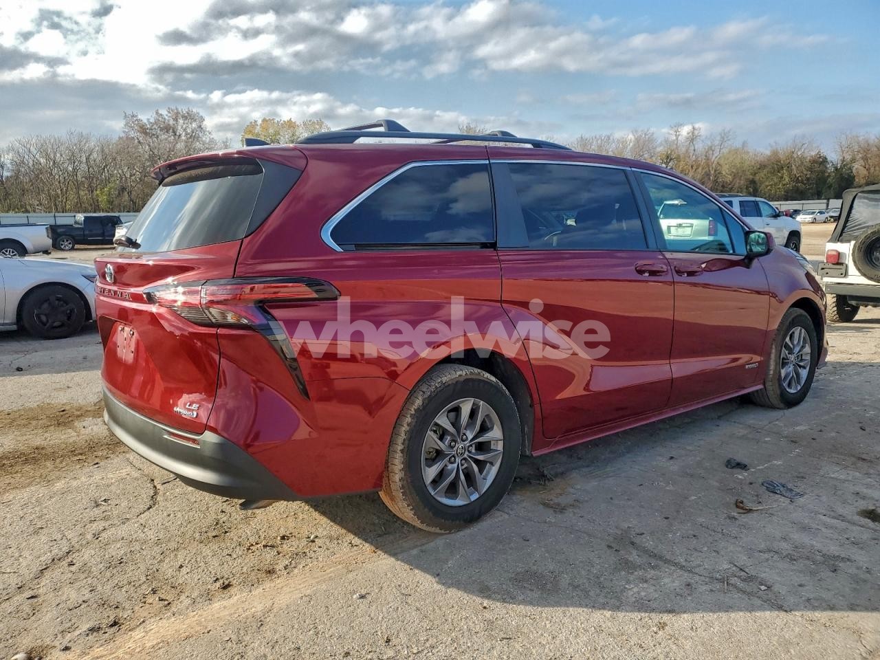 Photo 3 of 2021 TOYOTA SIENNA LE (VIN 5TDKRKEC9MS049424)