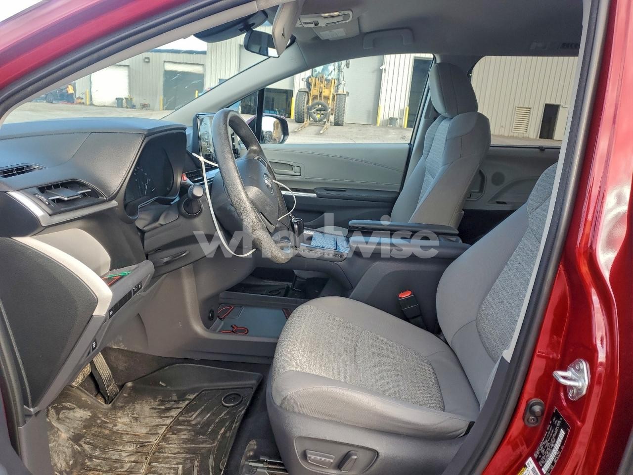 Photo 7 of 2021 TOYOTA SIENNA LE (VIN 5TDKRKEC9MS049424)