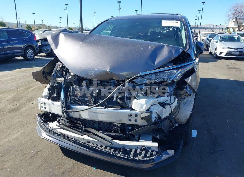 Photo 6 of 2021 Toyota Sienna LE (VIN 5TDKRKEC9MS062240)