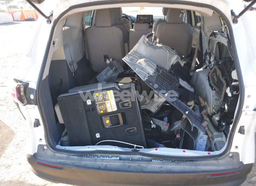 Photo 12 of 2022 Toyota Sienna LE (VIN 5TDKRKEC9NS110045)