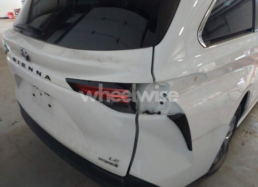 Photo 6 of 2022 Toyota Sienna LE (VIN 5TDKRKEC9NS110045)