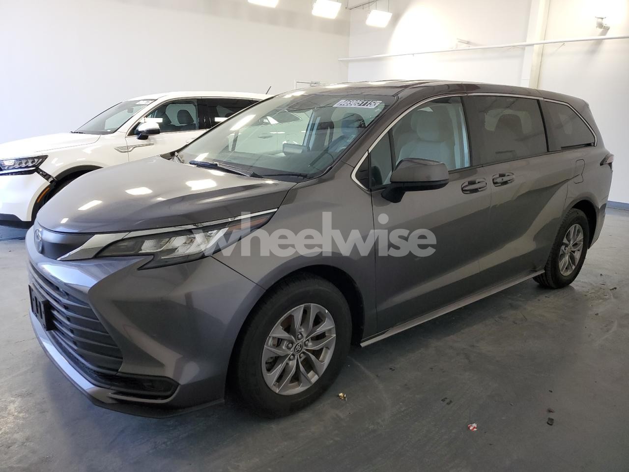 2022 TOYOTA SIENNA LE (VIN 5TDKRKEC9NS116833) main photo