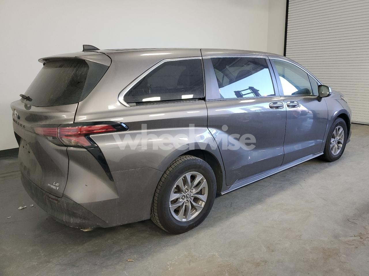 Photo 3 of 2022 TOYOTA SIENNA LE (VIN 5TDKRKEC9NS116833)