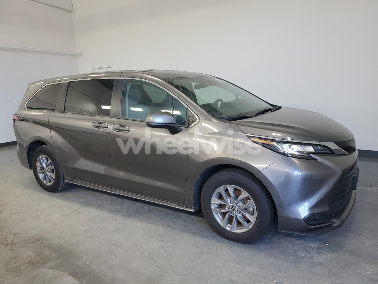 Photo 4 of 2022 TOYOTA SIENNA LE (VIN 5TDKRKEC9NS116833)