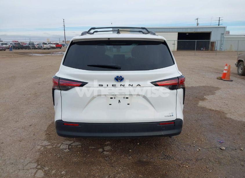 Photo 15 of 2022 Toyota Sienna LE (VIN 5TDKRKEC9NS130036)