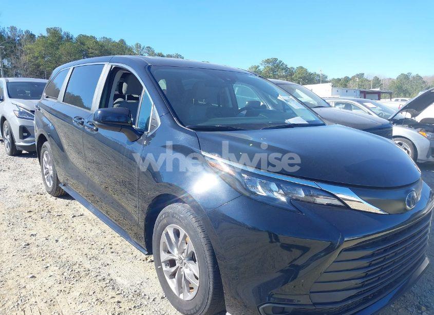 Photo 13 of 2024 Toyota Sienna LE (VIN 5TDKRKEC9RS185060)