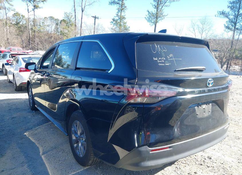 Photo 14 of 2024 Toyota Sienna LE (VIN 5TDKRKEC9RS185060)
