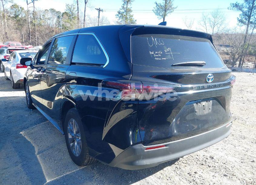 Photo 3 of 2024 Toyota Sienna LE (VIN 5TDKRKEC9RS185060)