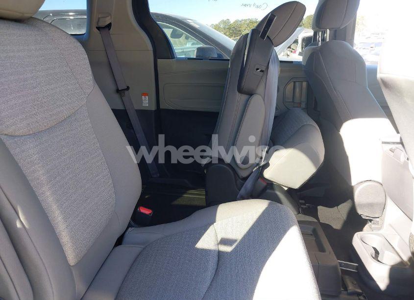 Photo 8 of 2024 Toyota Sienna LE (VIN 5TDKRKEC9RS185060)