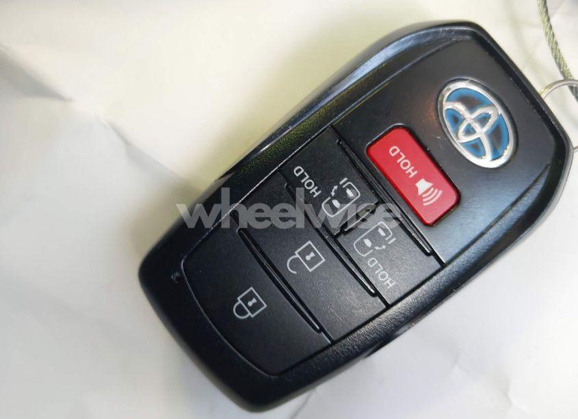 Photo 11 of 2024 Toyota Sienna LE (VIN 5TDKRKEC9RS214976)