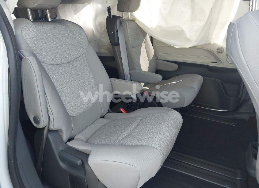 Photo 8 of 2024 Toyota Sienna LE (VIN 5TDKRKEC9RS214976)