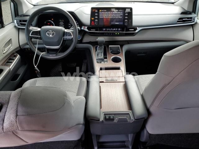 Photo 10 of 2021 TOYOTA SIENNA LE (VIN 5TDKRKECXMS047200)