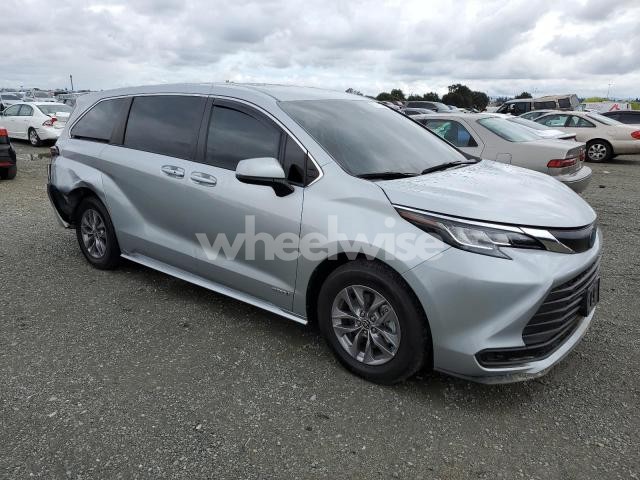 Photo 13 of 2021 TOYOTA SIENNA LE (VIN 5TDKRKECXMS047200)