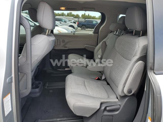 Photo 6 of 2021 TOYOTA SIENNA LE (VIN 5TDKRKECXMS047200)