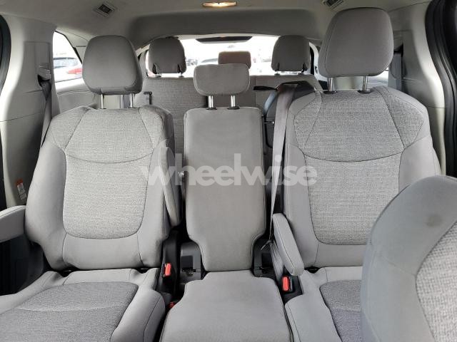 Photo 7 of 2021 TOYOTA SIENNA LE (VIN 5TDKRKECXMS047200)