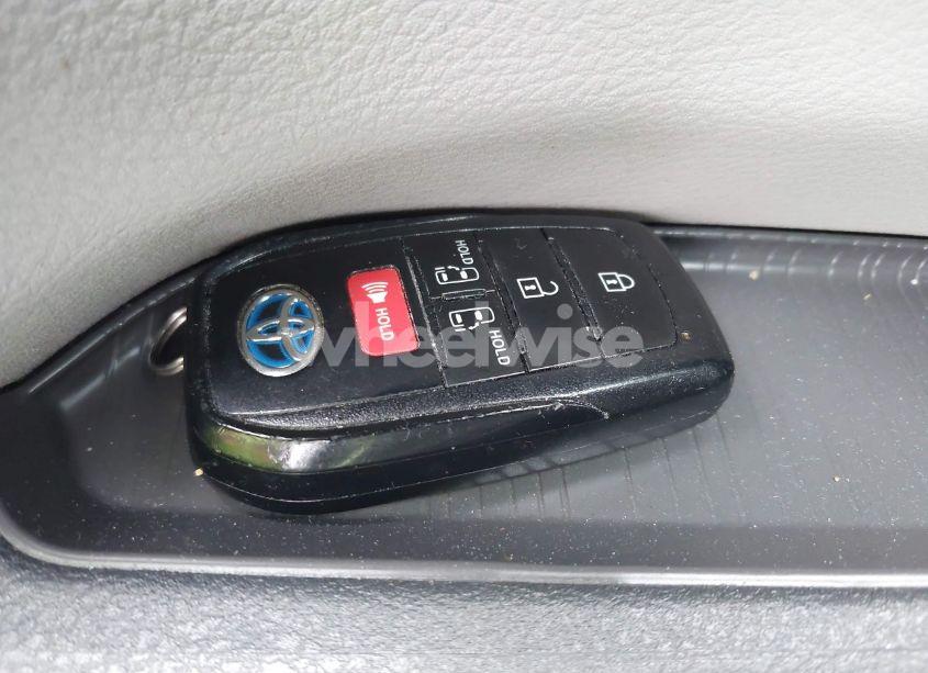 Photo 11 of 2022 Toyota Sienna LE (VIN 5TDKRKECXNS084362)