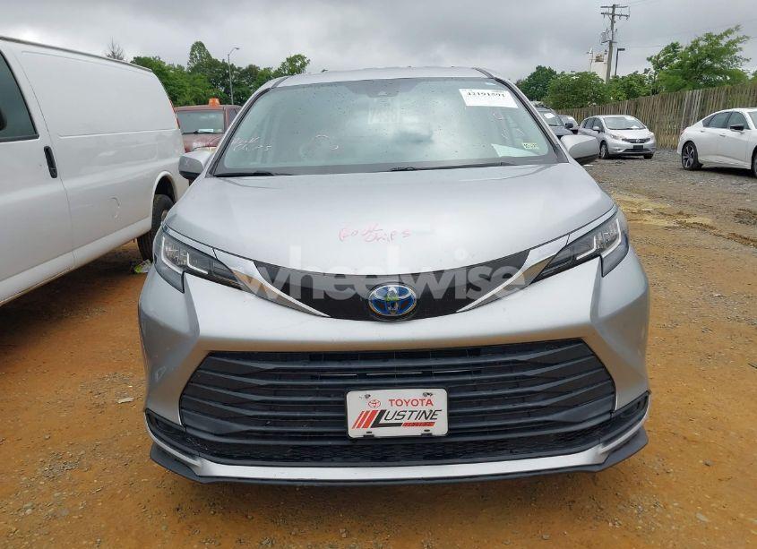 Photo 13 of 2022 Toyota Sienna LE (VIN 5TDKRKECXNS084362)