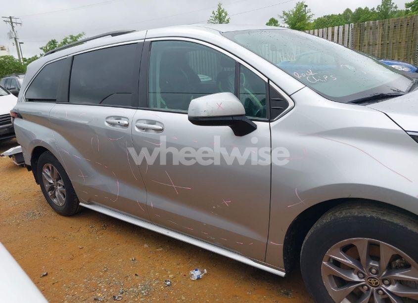 Photo 14 of 2022 Toyota Sienna LE (VIN 5TDKRKECXNS084362)