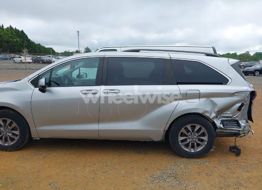 Photo 15 of 2022 Toyota Sienna LE (VIN 5TDKRKECXNS084362)