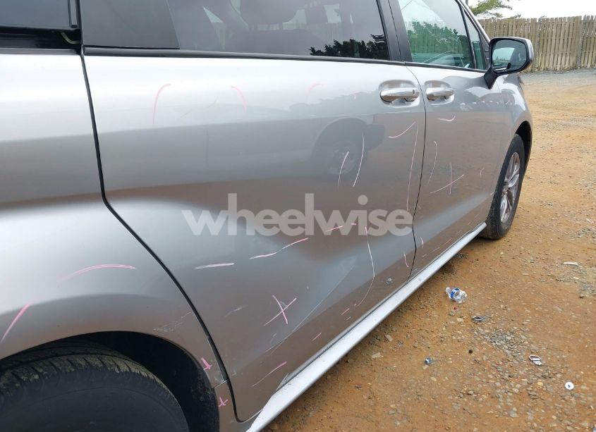 Photo 18 of 2022 Toyota Sienna LE (VIN 5TDKRKECXNS084362)