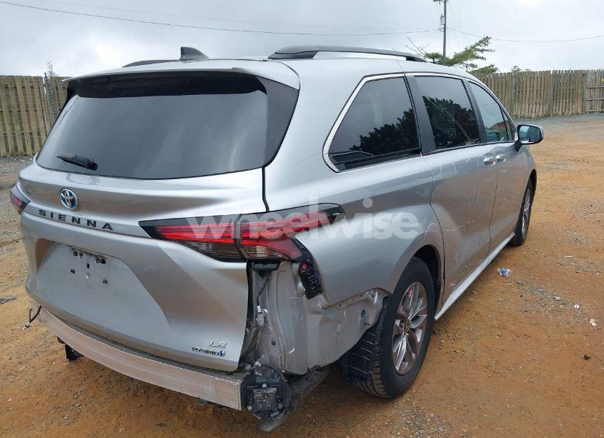 Photo 4 of 2022 Toyota Sienna LE (VIN 5TDKRKECXNS084362)