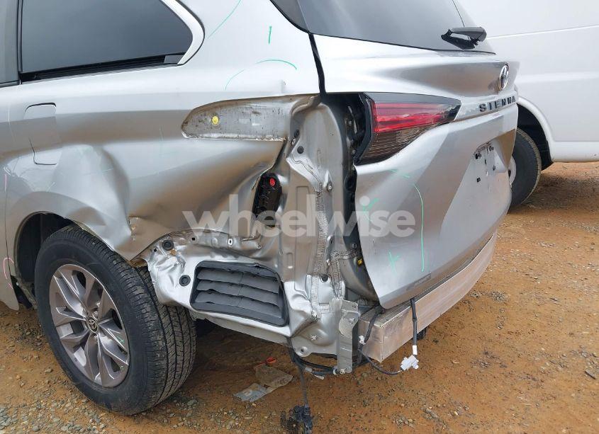 Photo 6 of 2022 Toyota Sienna LE (VIN 5TDKRKECXNS084362)