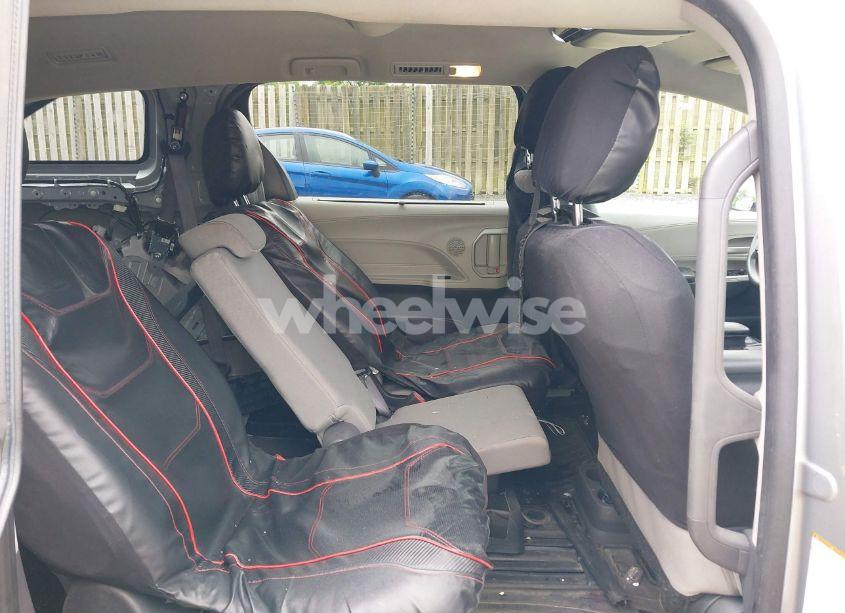 Photo 8 of 2022 Toyota Sienna LE (VIN 5TDKRKECXNS084362)