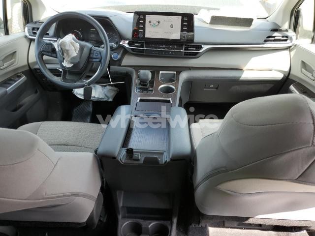 Photo 11 of 2022 TOYOTA SIENNA LE (VIN 5TDKRKECXNS090064)