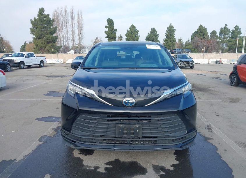 Photo 12 of 2022 Toyota Sienna LE (VIN 5TDKRKECXNS097242)