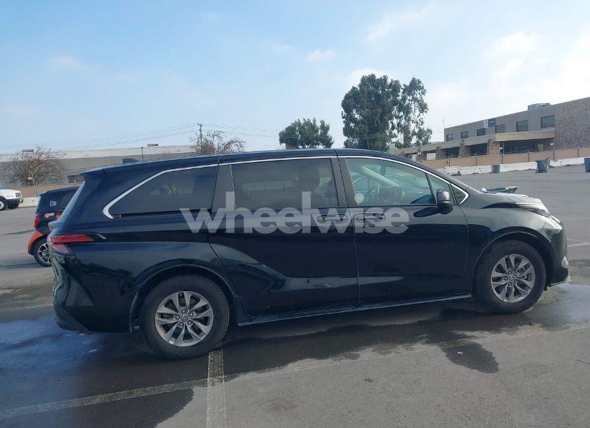 Photo 13 of 2022 Toyota Sienna LE (VIN 5TDKRKECXNS097242)