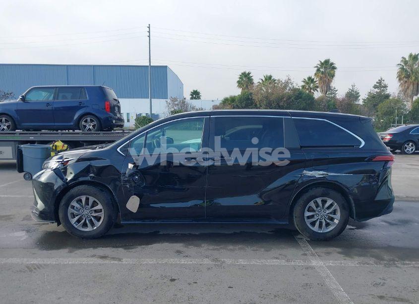 Photo 14 of 2022 Toyota Sienna LE (VIN 5TDKRKECXNS097242)