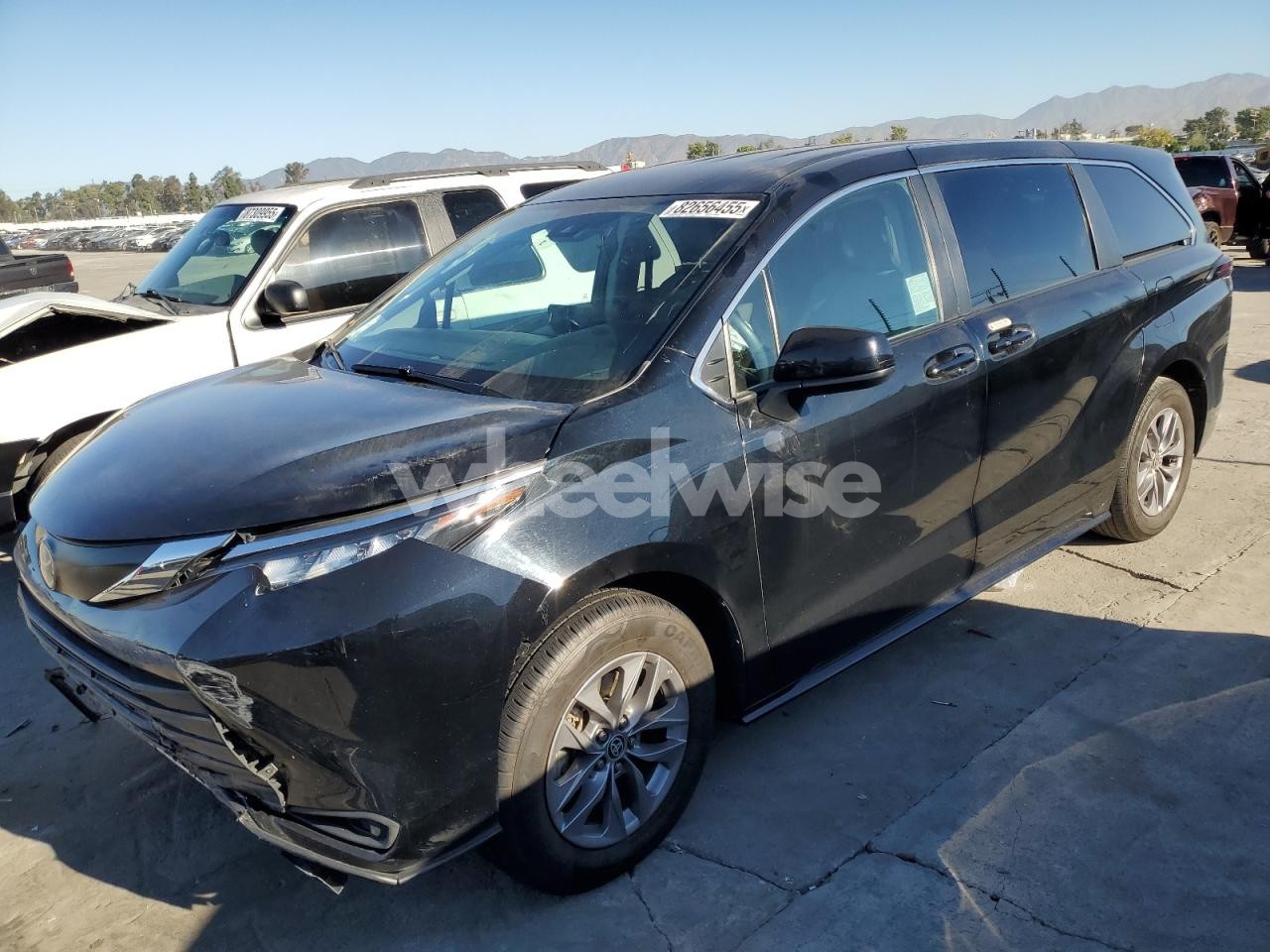 2023 TOYOTA SIENNA LE (VIN 5TDKRKECXPS155174) main photo