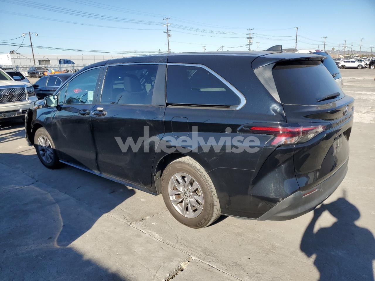 Photo 2 of 2023 TOYOTA SIENNA LE (VIN 5TDKRKECXPS155174)