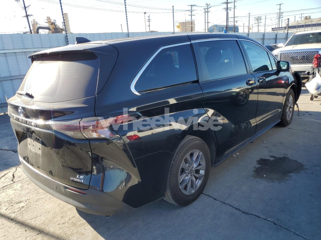 Photo 3 of 2023 TOYOTA SIENNA LE (VIN 5TDKRKECXPS155174)