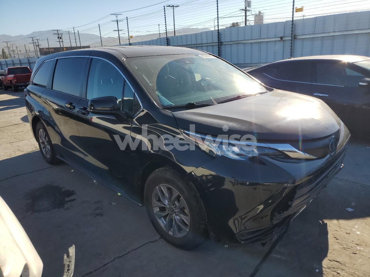 Photo 4 of 2023 TOYOTA SIENNA LE (VIN 5TDKRKECXPS155174)