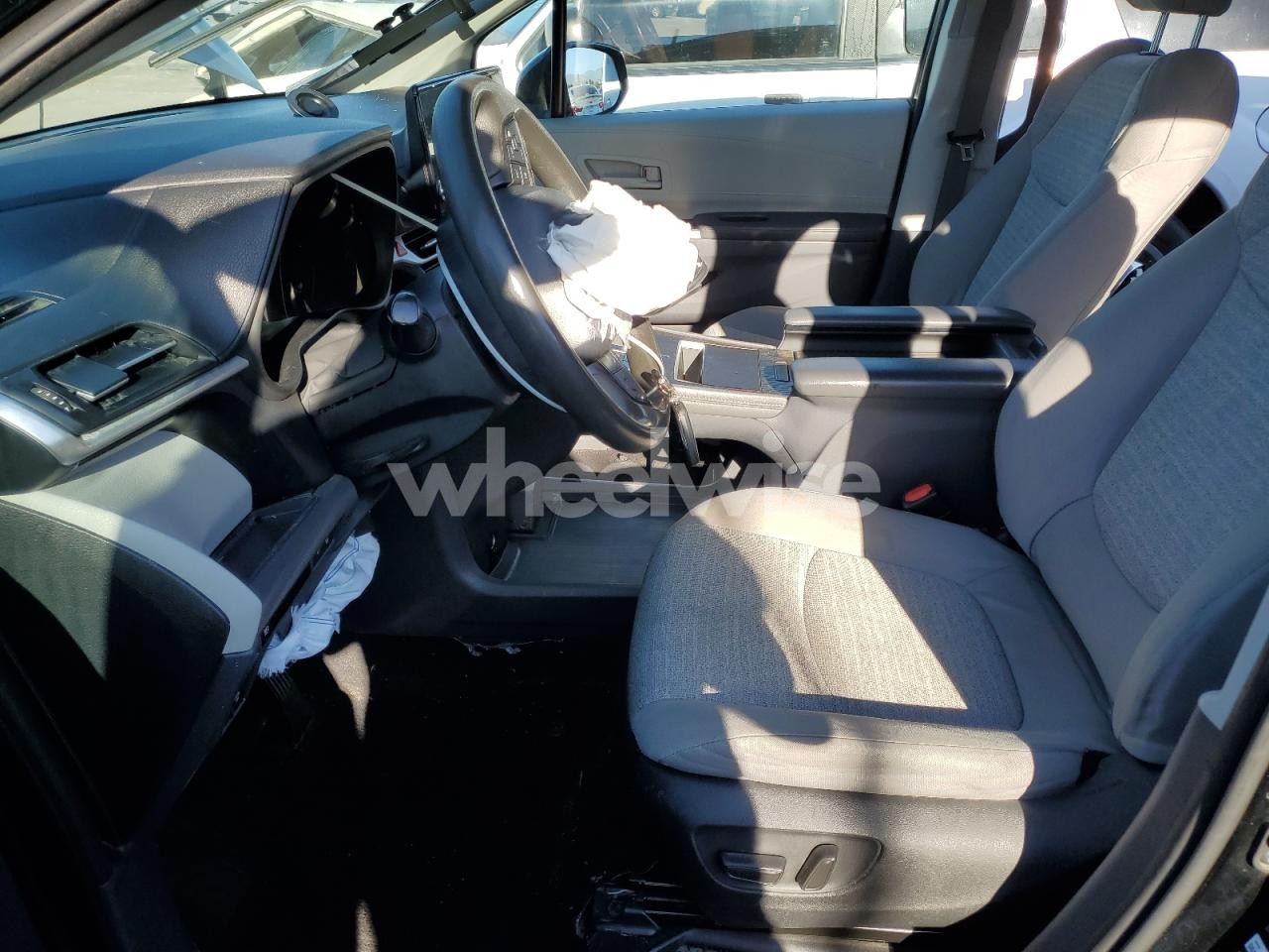 Photo 7 of 2023 TOYOTA SIENNA LE (VIN 5TDKRKECXPS155174)