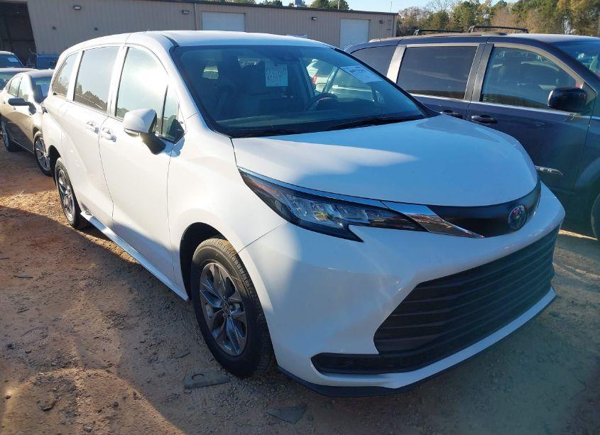 2023 Toyota Sienna LE (VIN 5TDKSKFC0PS099460) main photo