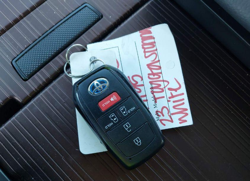 Photo 11 of 2023 Toyota Sienna LE (VIN 5TDKSKFC0PS099460)