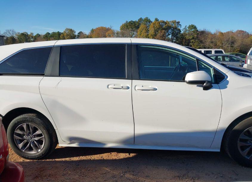 Photo 14 of 2023 Toyota Sienna LE (VIN 5TDKSKFC0PS099460)