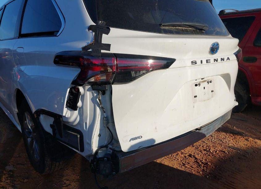 Photo 6 of 2023 Toyota Sienna LE (VIN 5TDKSKFC0PS099460)