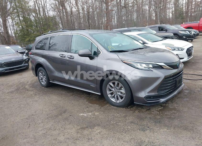2021 Toyota Sienna LE (VIN 5TDKSKFC1MS030501) main photo