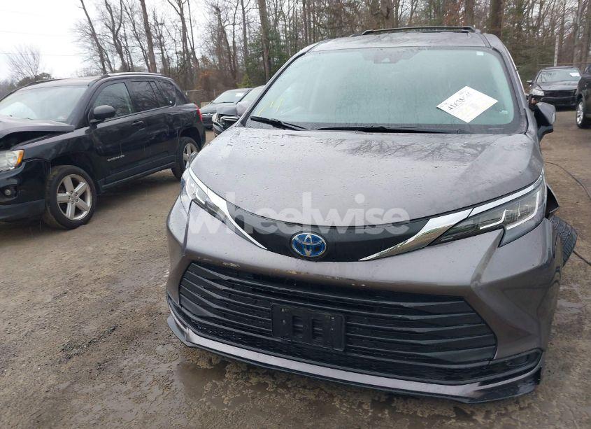 Photo 12 of 2021 Toyota Sienna LE (VIN 5TDKSKFC1MS030501)