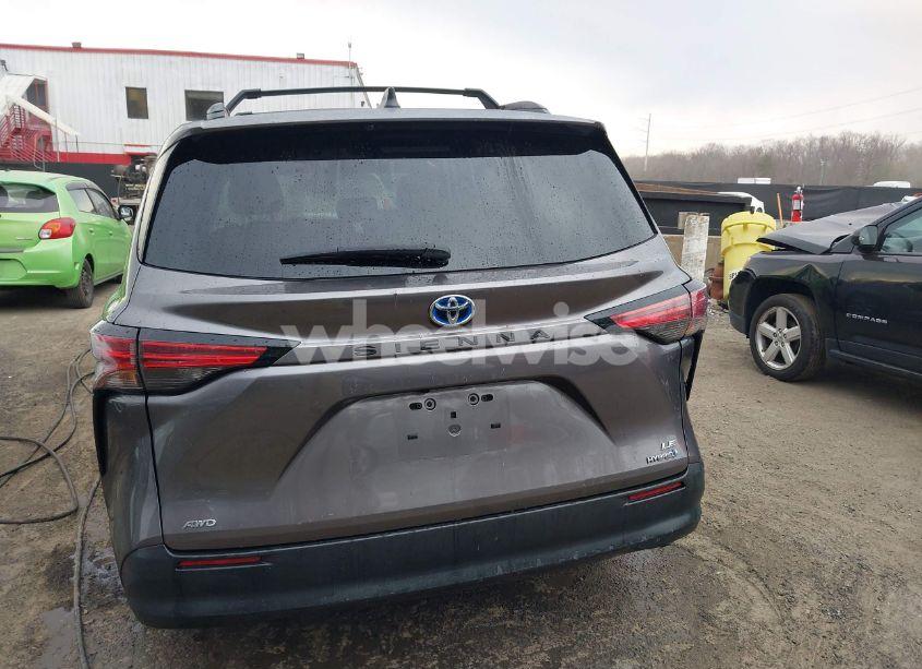Photo 16 of 2021 Toyota Sienna LE (VIN 5TDKSKFC1MS030501)