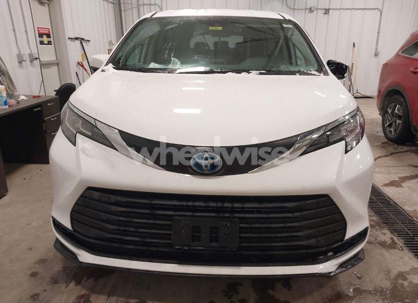 Photo 12 of 2022 Toyota Sienna LE (VIN 5TDKSKFC1NS067484)