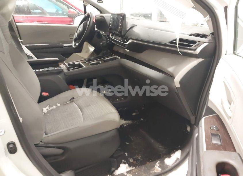 Photo 5 of 2022 Toyota Sienna LE (VIN 5TDKSKFC1NS067484)