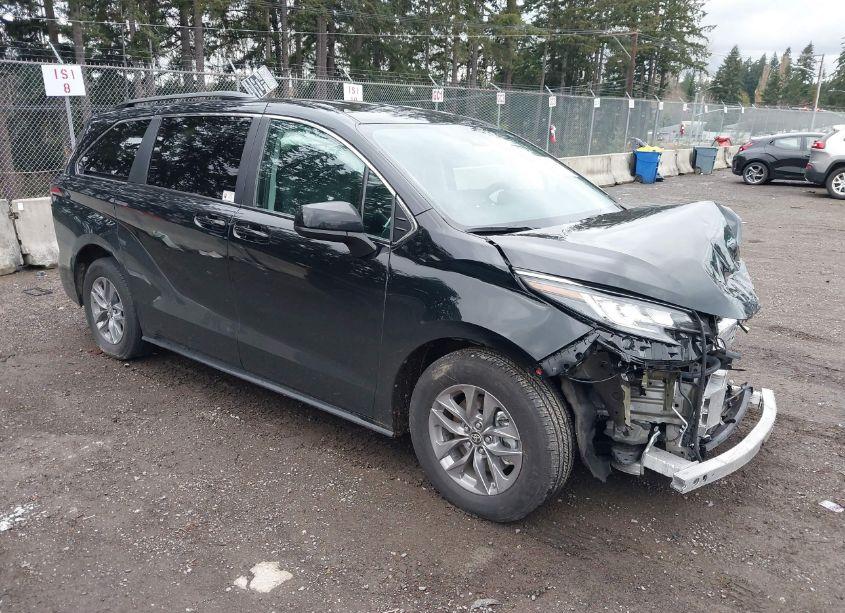 2023 Toyota Sienna LE (VIN 5TDKSKFC1PS095238) main photo